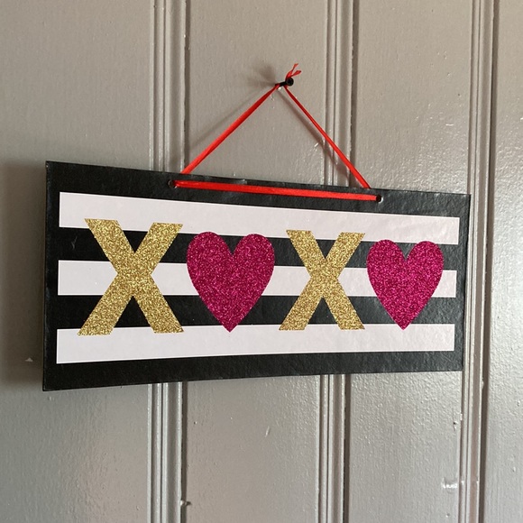 NWT Gorgeous Glittered XπXπ White & Black Striped Wooden Decoration Sign - Picture 12 of 13